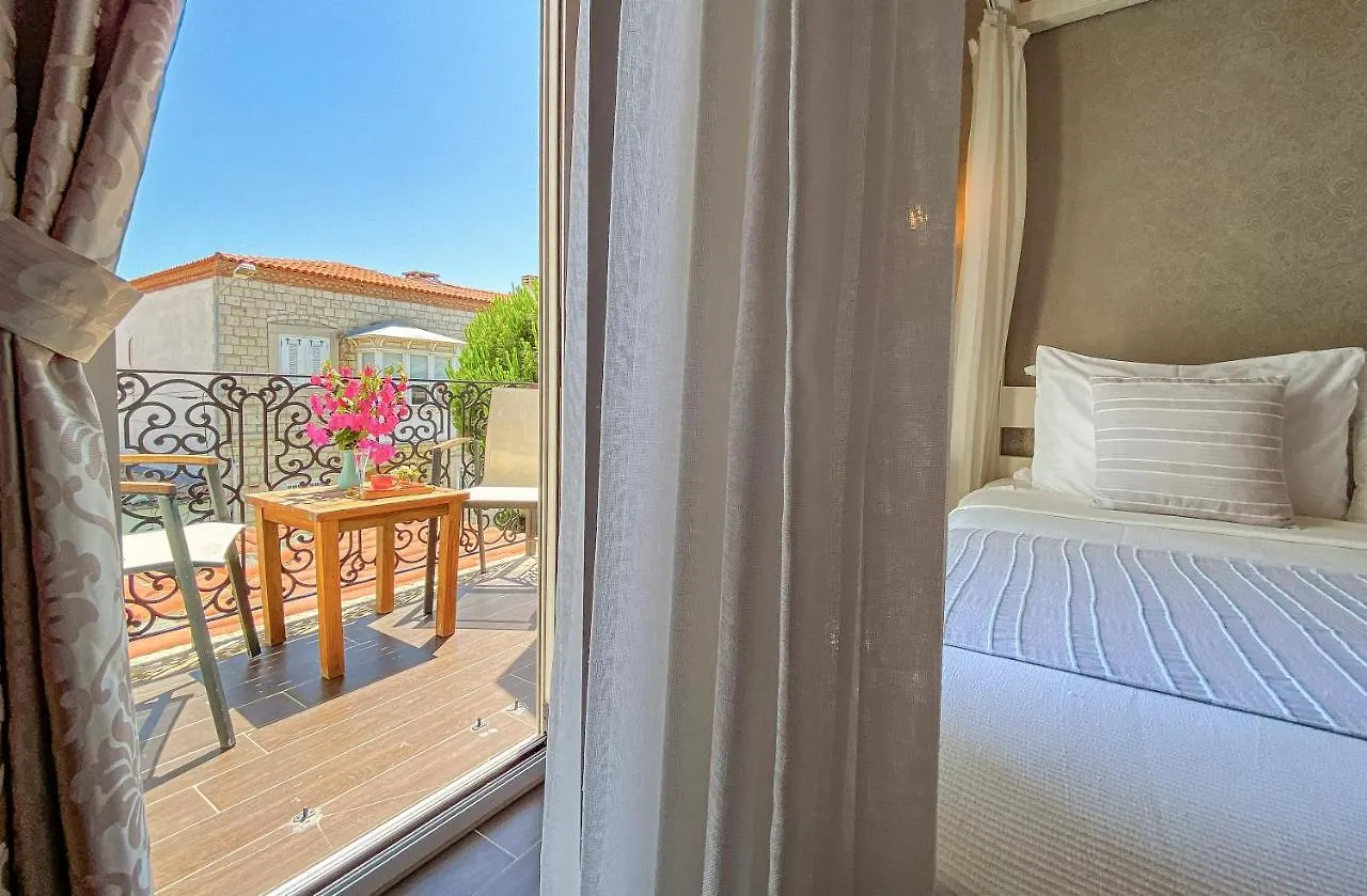 Provence Mansıon Alaçati Otel